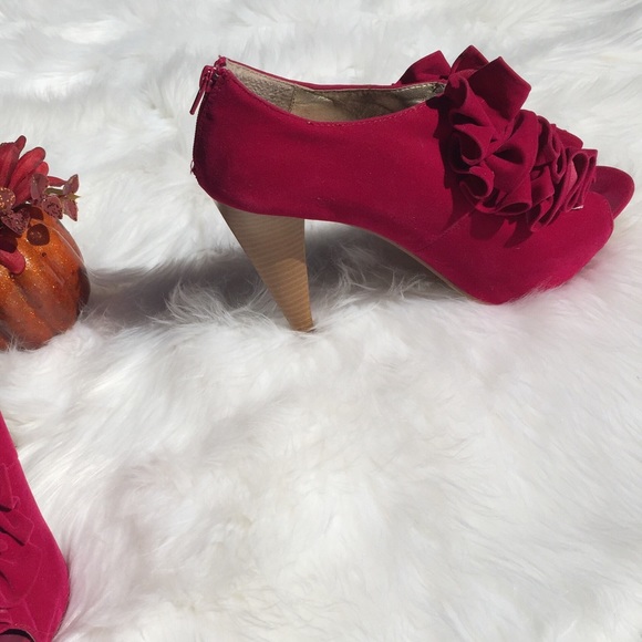 Fuchsia Velvet Pumps - Picture 3 of 4